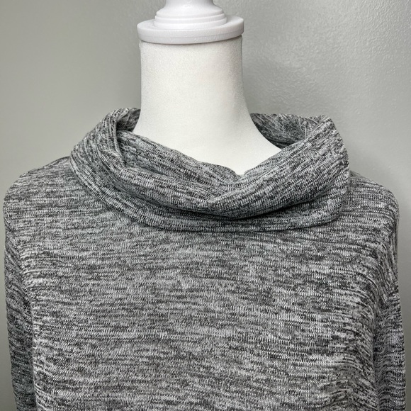 Avon Cowl Neck Blouse – Elegant Draped Neckline Top (Size Medium 8-10) - Picture 2 of 12